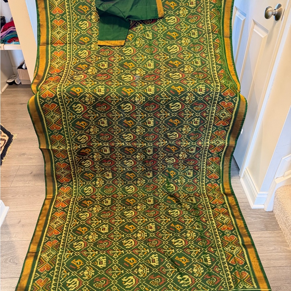 Women’s Green Rajkot  Patola pure silk saree with motif